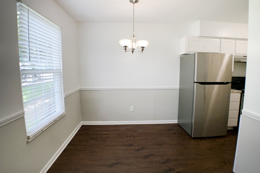 Dining at Walnut Creek Townhomes, Cincinnati