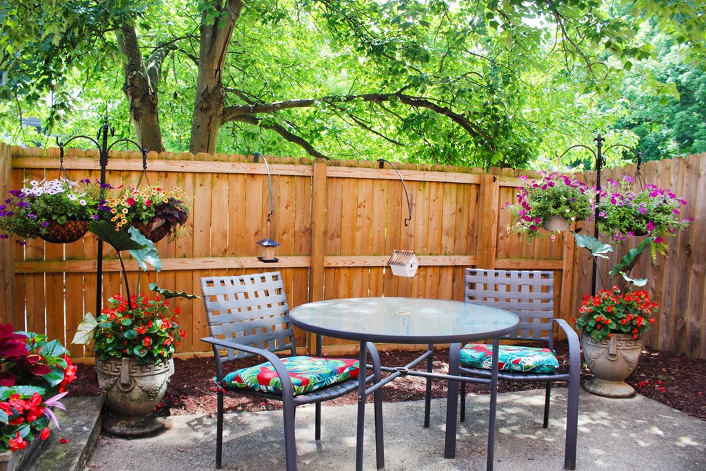 Seating area at Walnut Creek Townhomes, Ohio
