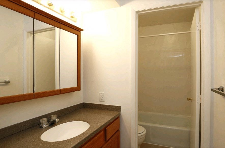 Walnut Creek Townhomes Bathroom at Walnut Creek Townhomes, Ohio, 45236