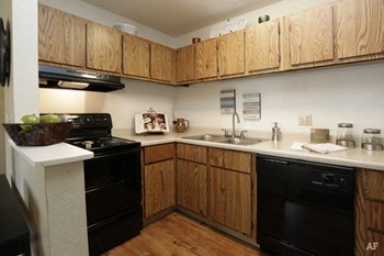 6502 E Golf Links Rd Studio-2 Beds Apartment for Rent - Photo Gallery 5