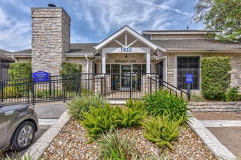 1930 West Rundberg Lane 1-2 Beds Apartment for Rent - Photo Gallery 2