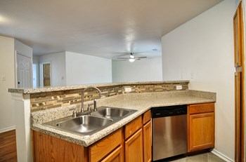 5501 Sayle Street 1-2 Beds Apartment for Rent - Photo Gallery 4
