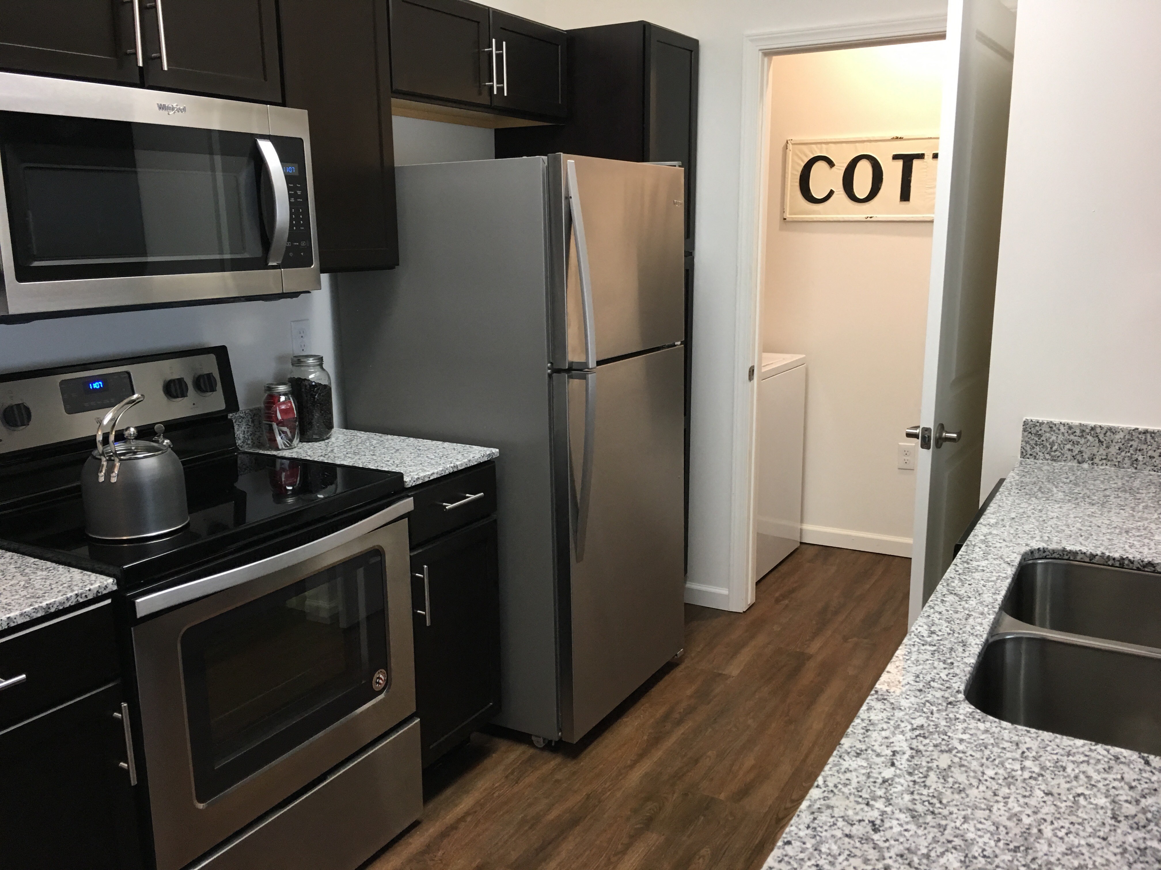 Elkhorn NE Antler view apartments 1bd kitchen