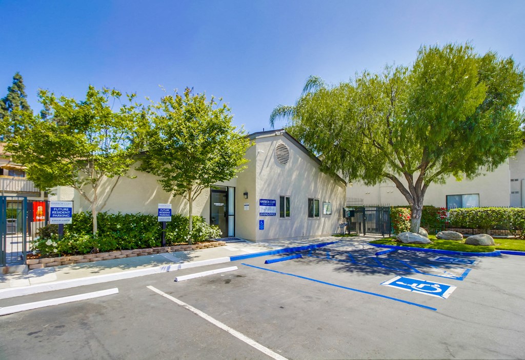 Harbor Cliff Apartments Exterior Building View