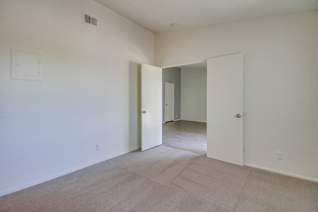 Harbor Cliff Apartments Empty Apartment Bedroom