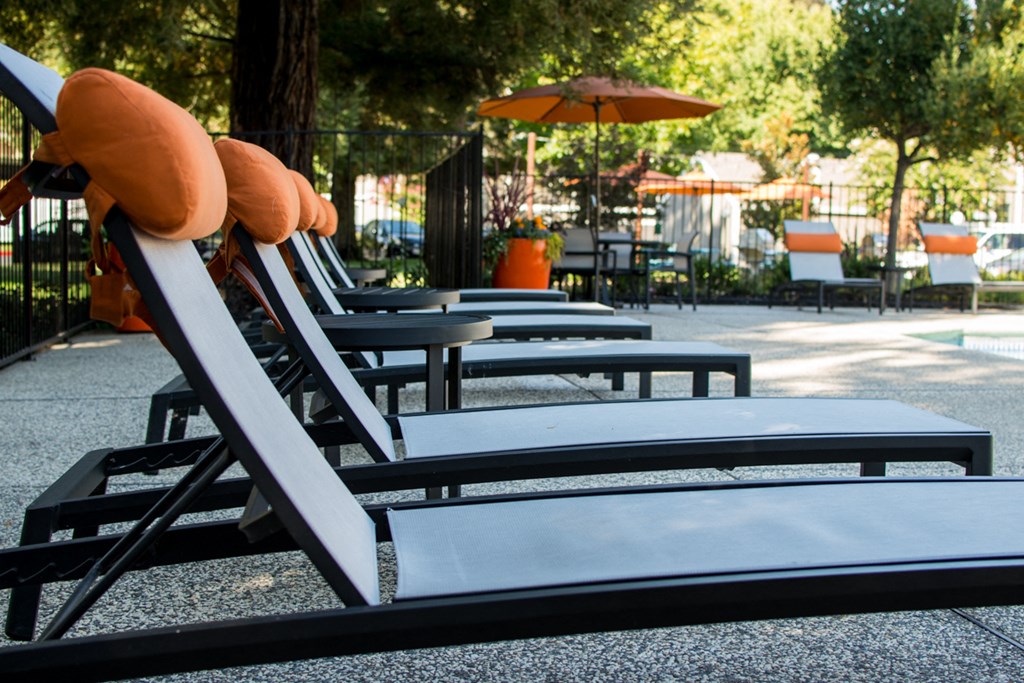 Lounge Chairs l Waterford Cove Apartments in Sacramento CA