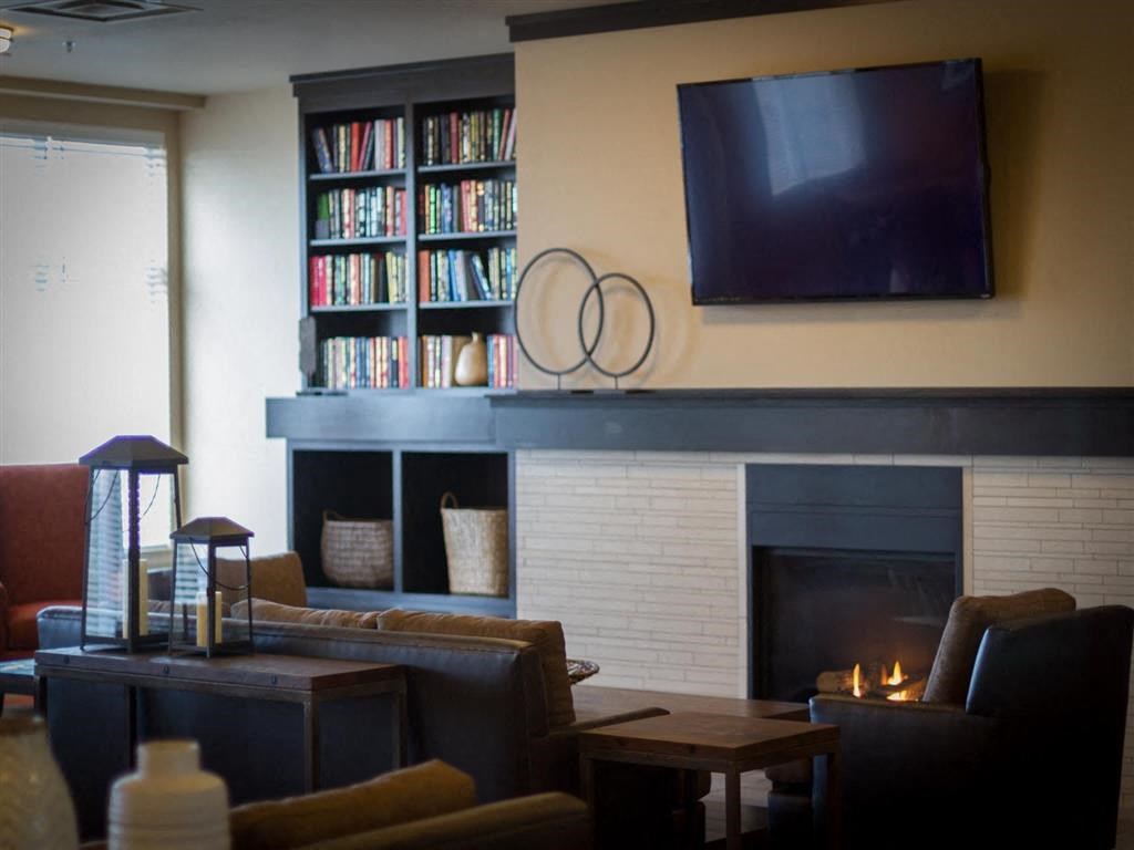 Clubhouse - TV and Fireplace | Urban Center apts in Lynnwood