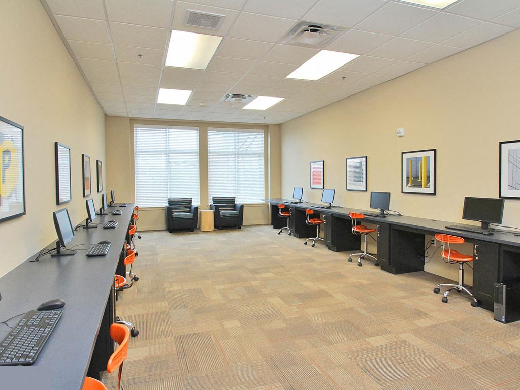 Business Center at Urban Center apartments | Lynnwood, WA