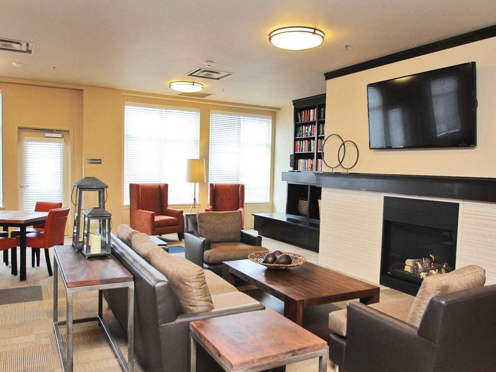 Clubhouse Lounge area at Urban Center | Lynnwood, WA