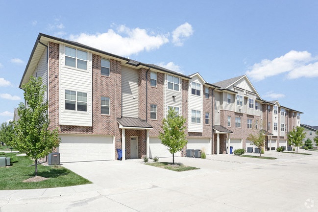 Maplewood Townhouses Apartments 8980 Slate Dr West Des Moines Ia Rentcafe