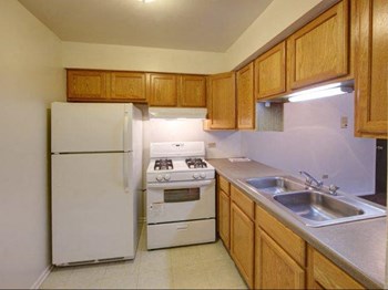 Legends Apartments for Rent - Carol Stream, IL | RENTCafé