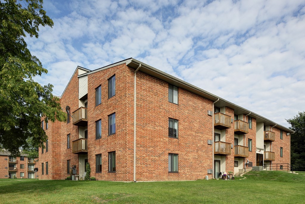the exterior of a brick apartment building on a cloudy day