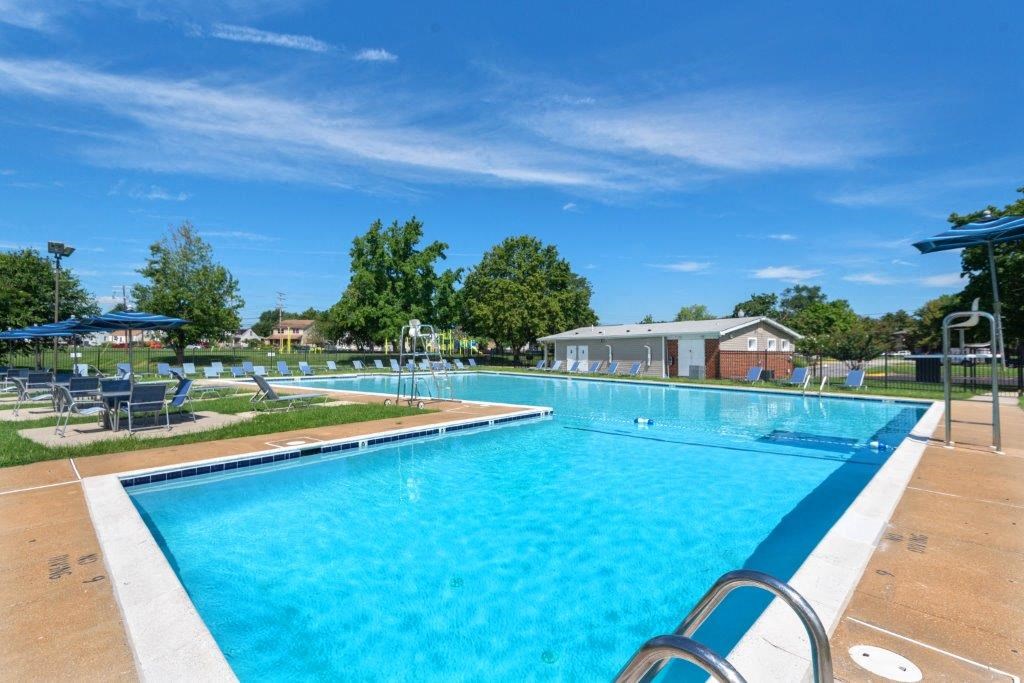the pool at the crossings apartments