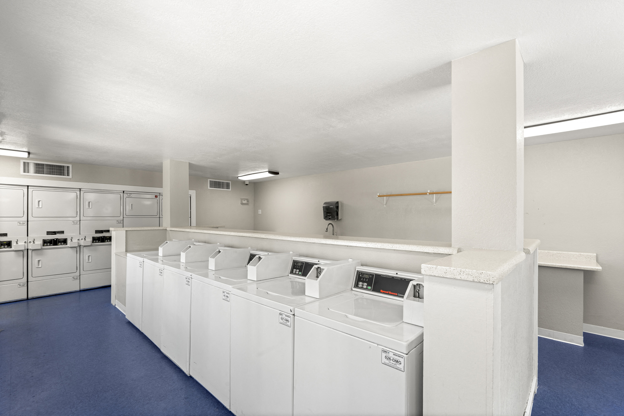 Oakridge Apartments - Laundry Room