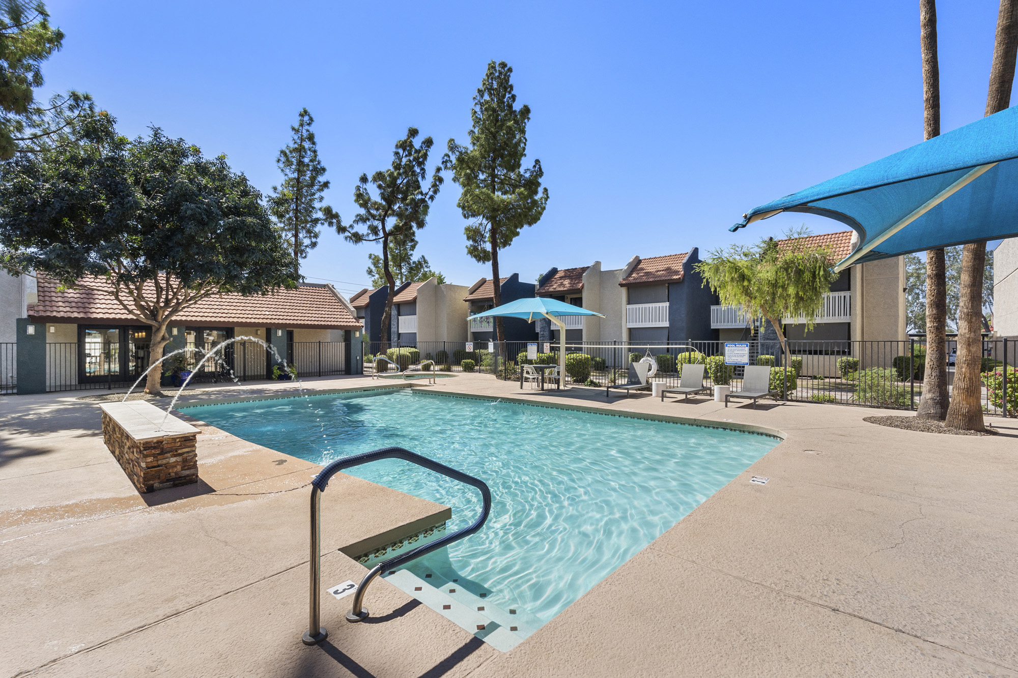 Oakridge Apartments - Second Pool