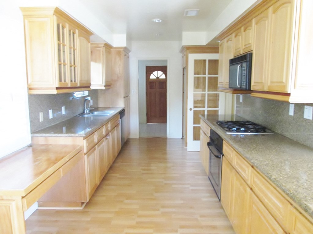 Lido Apartments - 3211 South Bentley Avenue