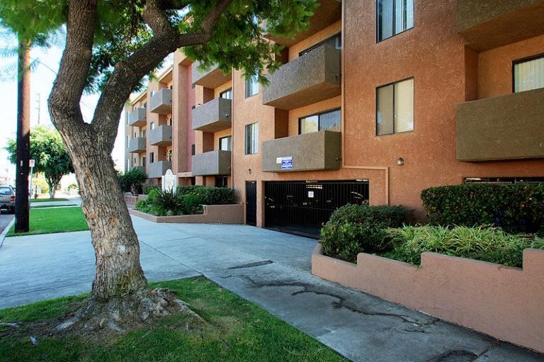 Enclosed Courtyard at 3745 Glendon Avenue, California