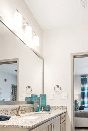 Hawthorne at the Glen Spacious Bathroom
