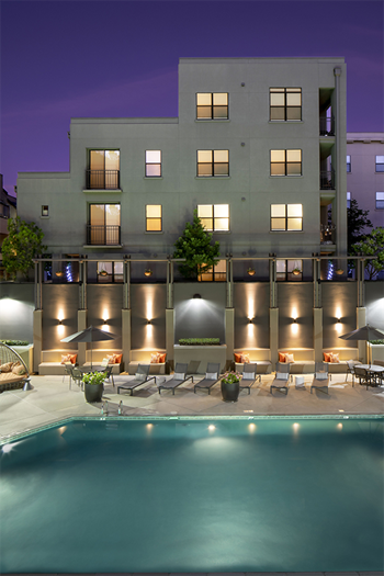 Luxury Sacramento Apartments - 1801L - Swimming Pool with Lounge Chairs, Umbrellas, and Planters - Photo Gallery 5