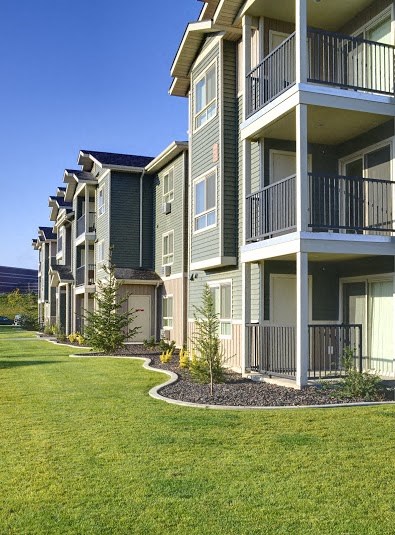 Pathway with grass to apt buildings Copper Steppe Apartments in Parker CO 80134