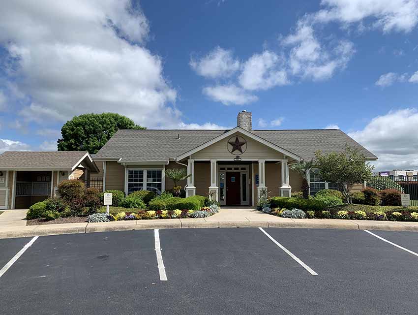Cotton Crossing exterior view of clubhouse