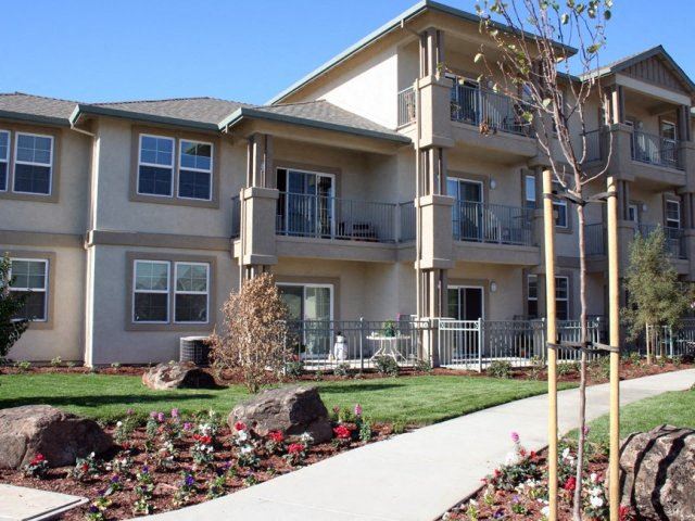Exterior Building and Landscape l Gardens at Ironwood in Pleasanton CA
