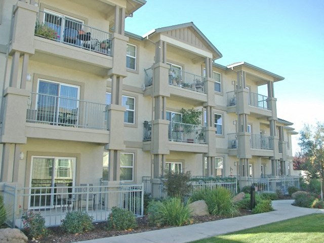 Exterior Building and Landscape  l Gardens at Ironwood in Pleasanton CA 