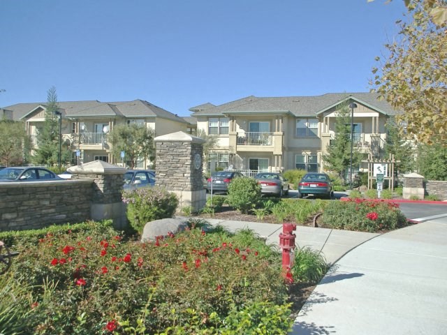 Exterior Building and Landscape  l Gardens at Ironwood in Pleasanton CA 