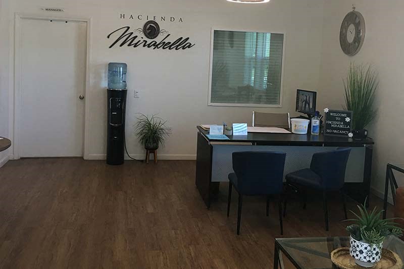 Leasing desk and office