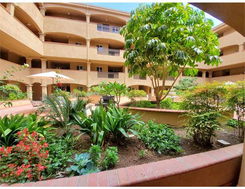 Courtyard with seating 