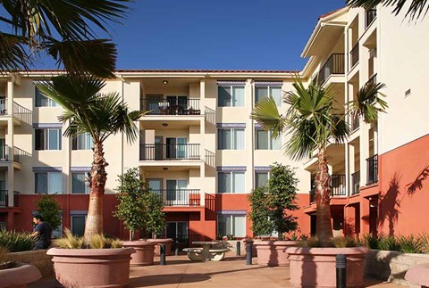 Interior courtyard l Los Vientos Apartments in San Diego CA 