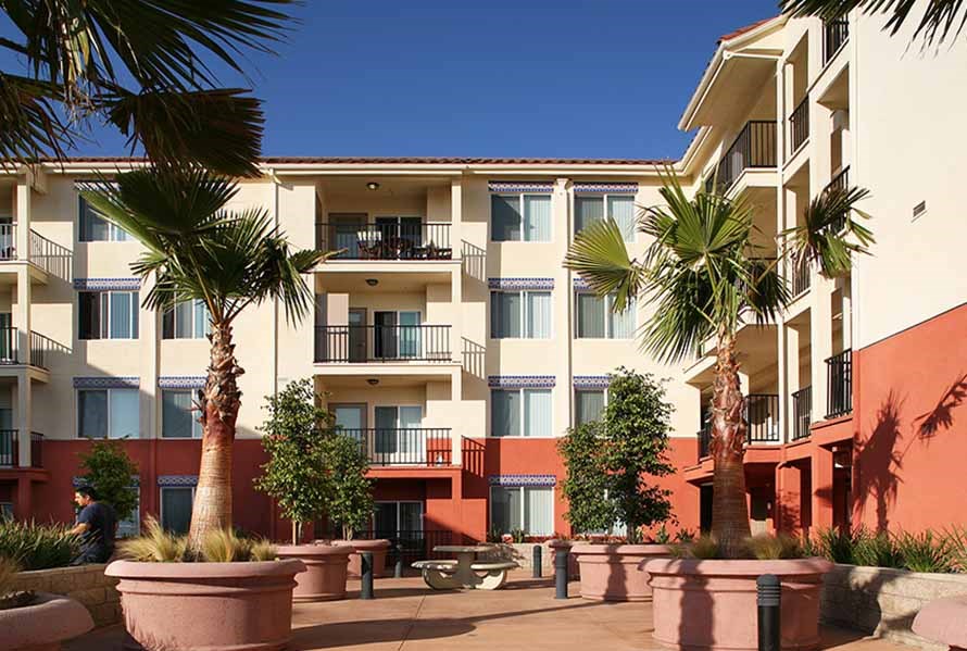 Interior courtyard l Los Vientos Apartments in San Diego CA