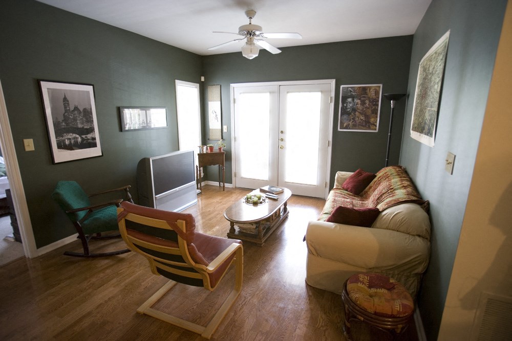 Living Room with Hardwood Floors at Highland View Apartments Atlanta, 30306