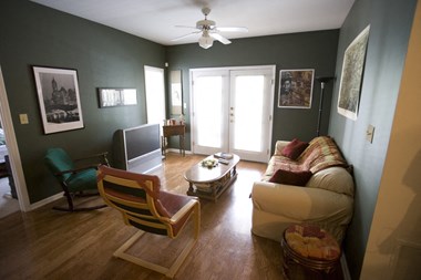 Living Room with Hardwood Floors at Highland View Apartments Atlanta, 30306 - Photo Gallery 4