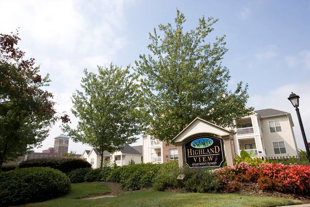Elegant Exterior View at Highland View Apartments, Atlanta, 30306