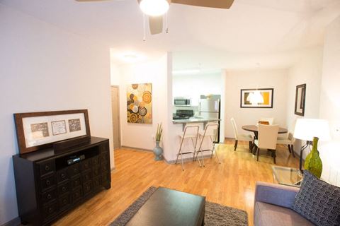 Living Area at Highland View Apartments, Atlanta