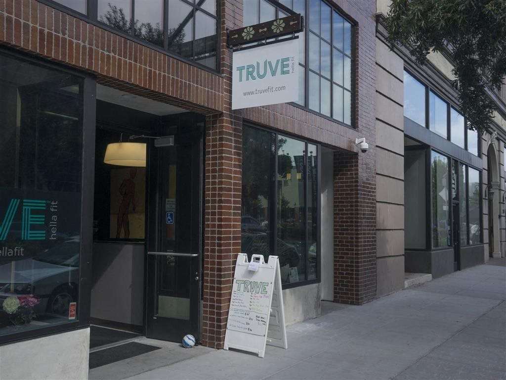 Truve Fit Brand New Apartments for Rent | Mason at Hive Apartments in Oakland, CA Leasing Office