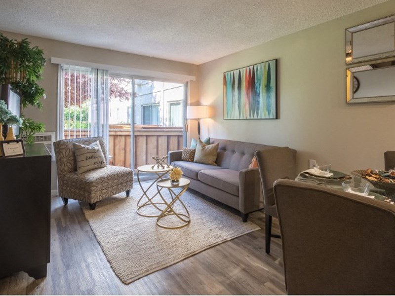 Living Room | Parc Station Apartment Homes