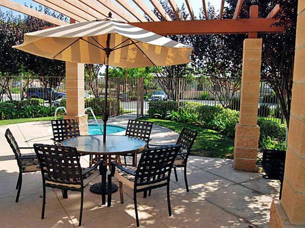 Patio Seating  l Portofino Villas Apartments  in Pomona CA 
