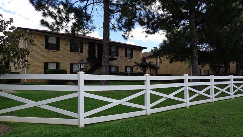 Saddle Brook Apts For Rent l Longview, Texas Apartments - Photo Gallery 1