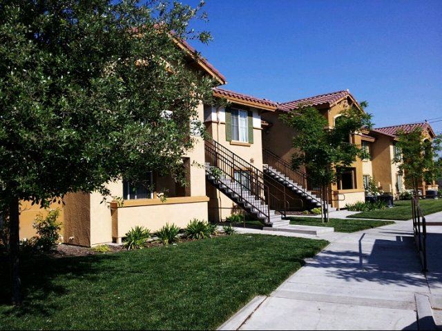 Exterior building with grass l Santa Fe Apartments in Bakersfield CA