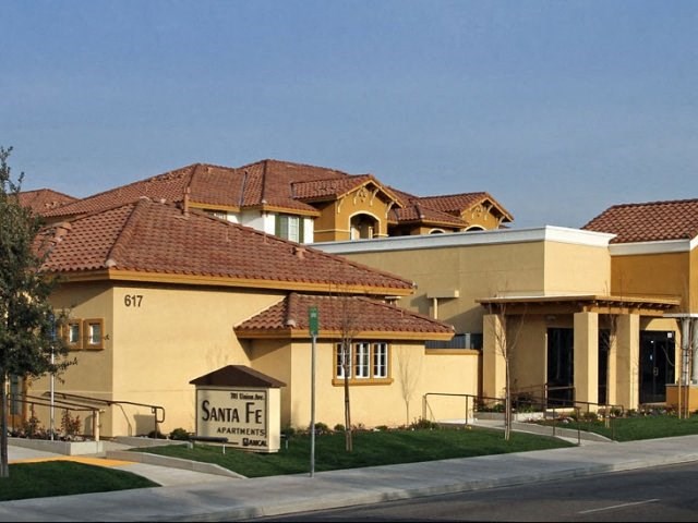 Exterior Building with sign l Santa Fe Apartments in Bakersfield CA