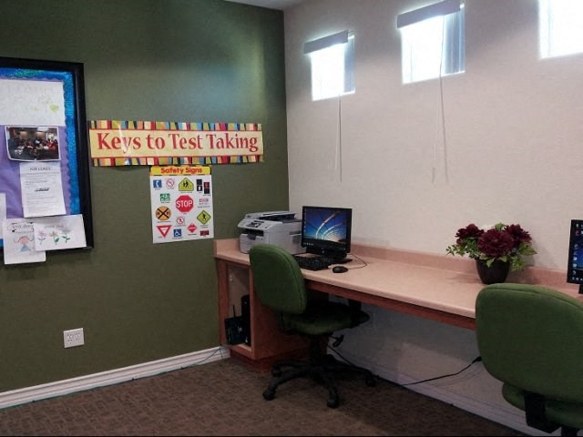 Business center   l Santa Fe Apartments in Bakersfield CA