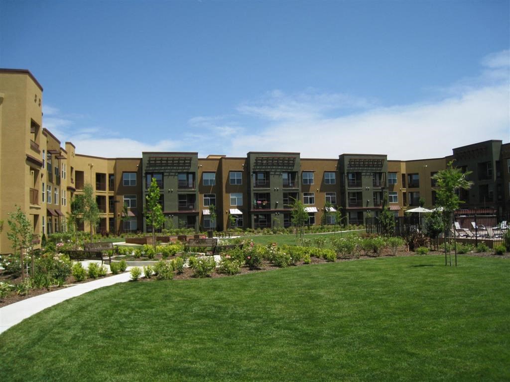 Beautiful Grounds | Seasons at Laguna Ridge in Elk Grove