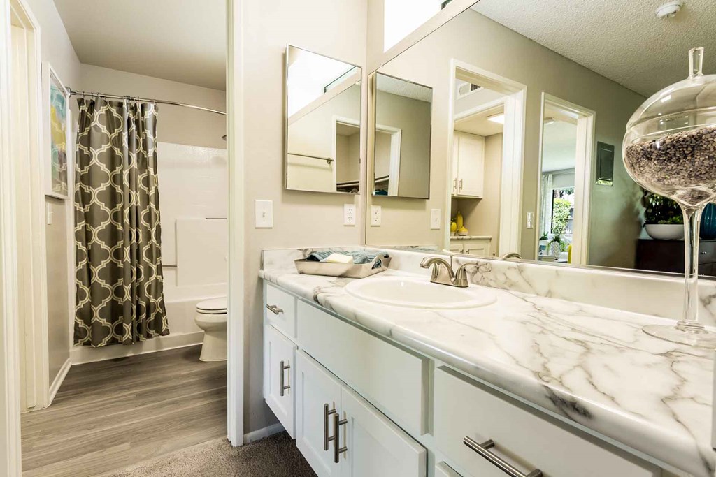 Serrano Highlands Apartments | Apartments in Lake Forest | Bathroom