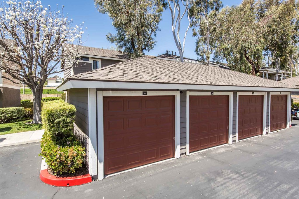 Serrano Highlands Apartments | Apartments in Lake Forest | Garage