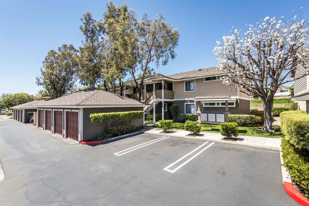 Serrano Highlands Apartments | Apartments in Lake Forest | Parking