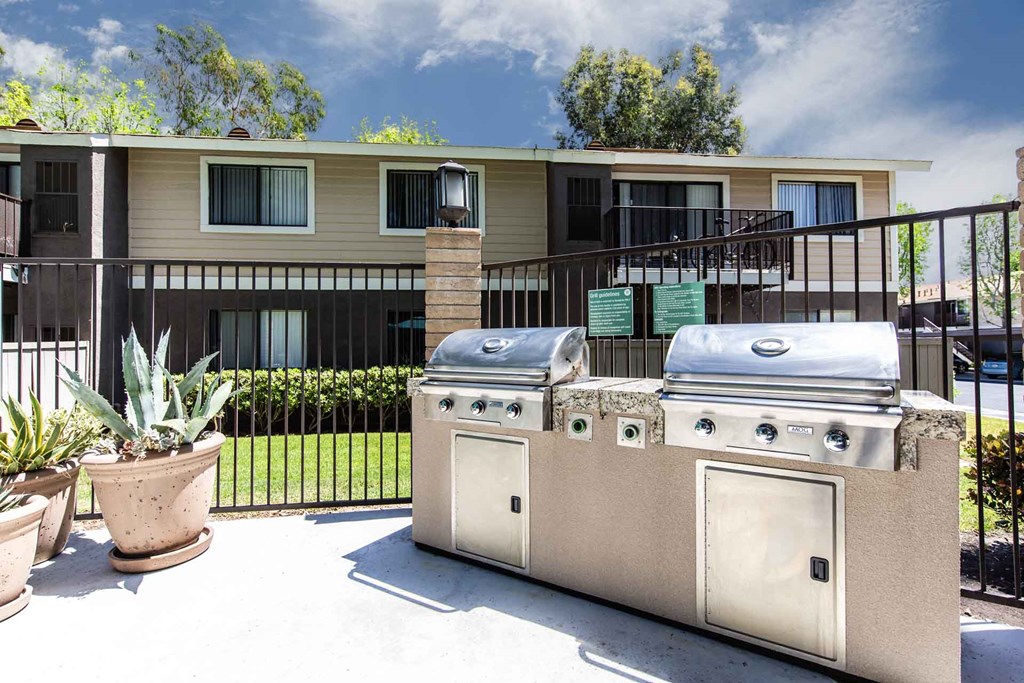 Serrano Highlands Apartments | Apartments in Lake Forest | BBQ Area