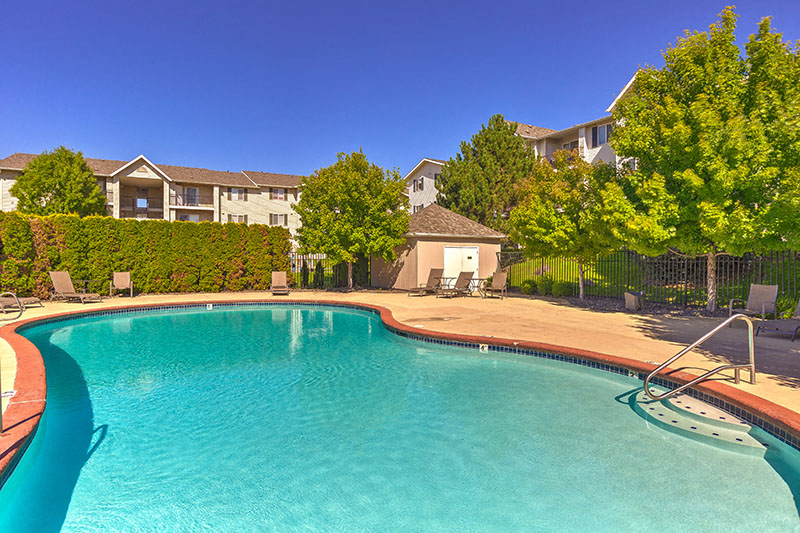 Swimming pool at Silver Creek Apts in Pasco, WA 99301