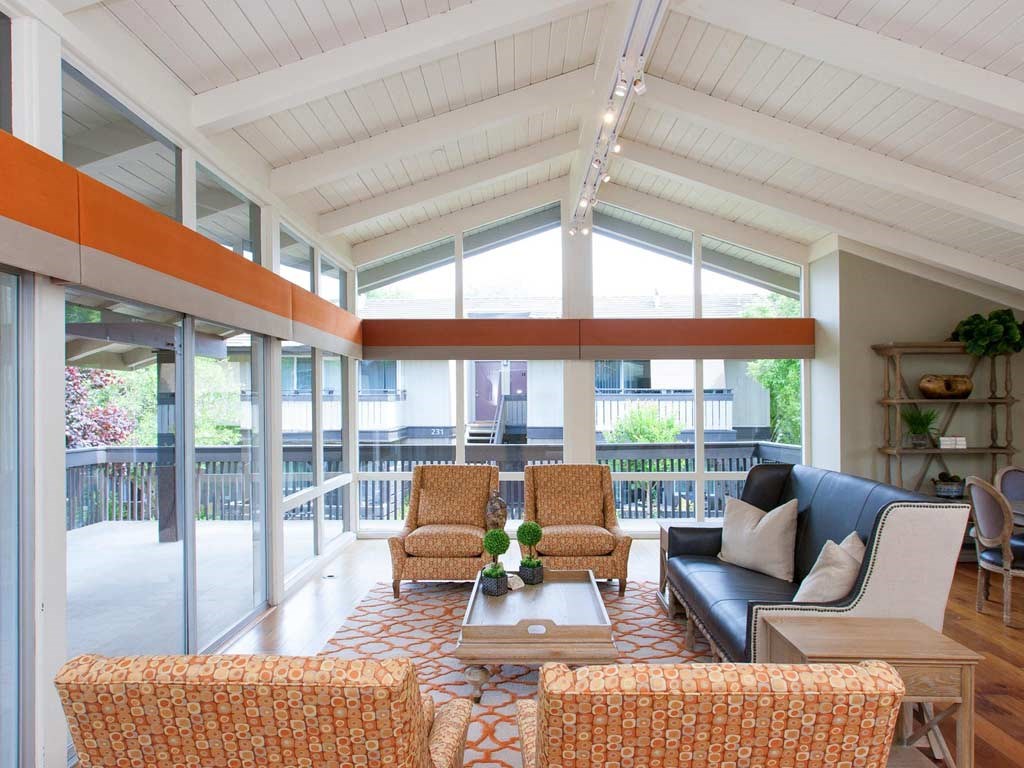 Clubhouse Lounge | Stoneridge Luxury Apartments in Walnut Creek, CA 